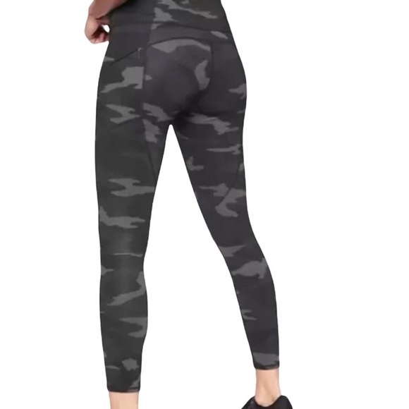 Athleta Contender 7/8 Tight Leggings Gray Camo Print Size Small Athletic 405480 - Picture 2 of 12